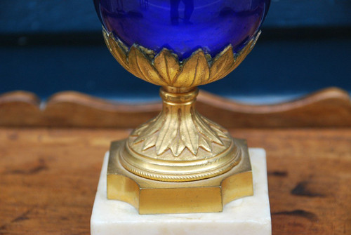 Vase En Verre Bleu Royal Du Creusot , époque Louis XVI