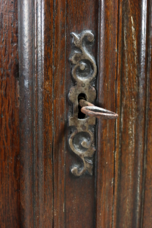 Eighteenth Century Dresser