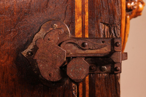 Cabinet Forêt Noir Daté 1590