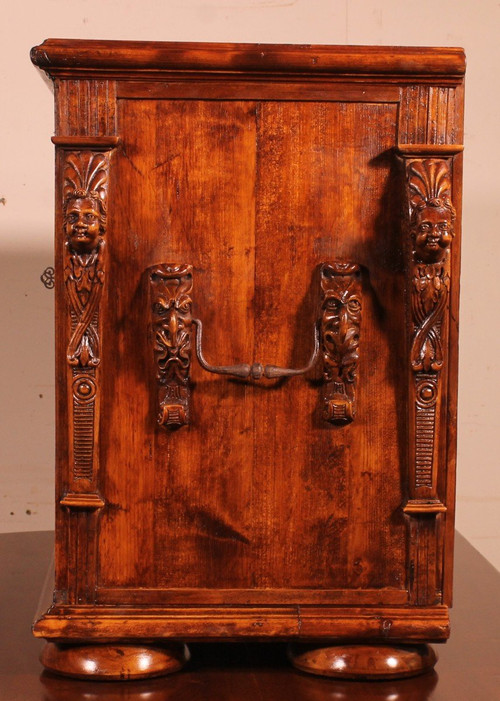 Cabinet Forêt Noir Daté 1590