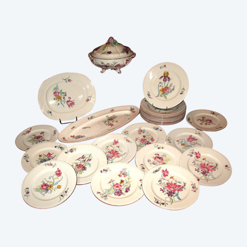Part of a table service in fine Bordeaux earthenware, Strasbourg decor, th. 19th J. Old man