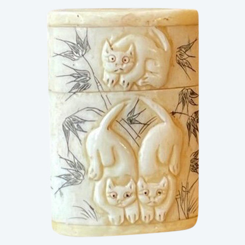 Inro En Os à Motif De Chat. Japon, XIXe Siècle