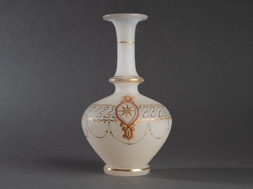 Vase En Opaline Pâte De Riz, XIXe Siècle