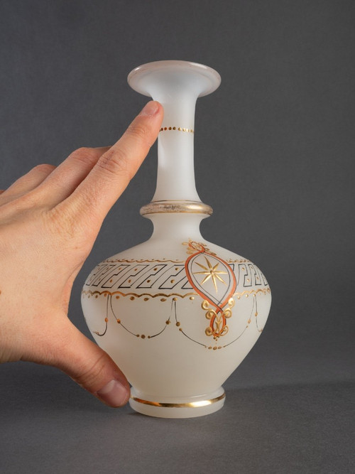 Vase En Opaline Pâte De Riz, XIXe Siècle