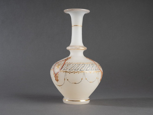 Vase En Opaline Pâte De Riz, XIXe Siècle