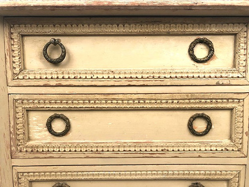 Kommode im Louis XVI-Stil aus cremefarben lackiertem Holz, um 1900