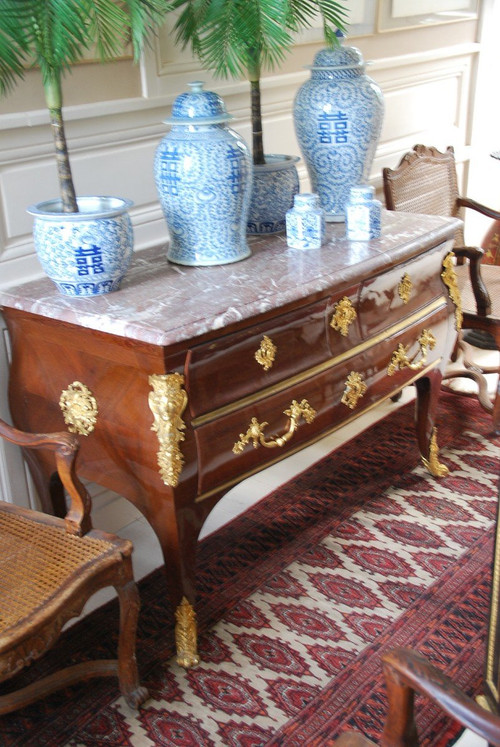 Commode Sauteuse à La Regence  XVIII  attribuée à Doirat