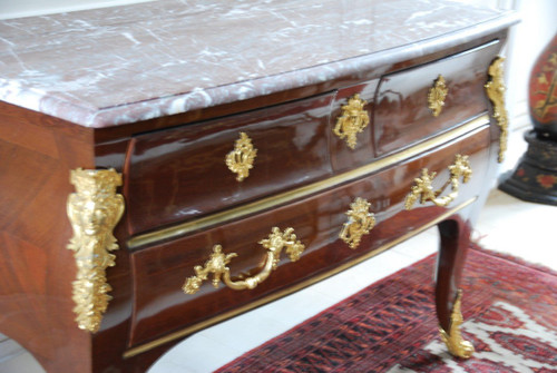 Commode Sauteuse à La Regence  XVIII  attribuée à Doirat