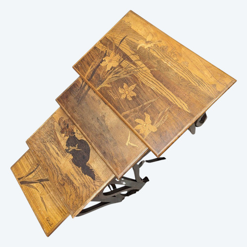 Série De 4 Tables Gigognes Marquetée d'émile Gallé Modèle à Décor De Chats,