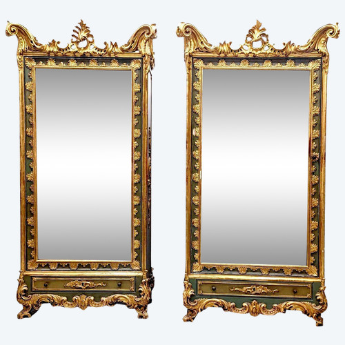 Pair Of Golden Lacquered Turinese Cabinets From The Beginning Of The Nineteenth Century.