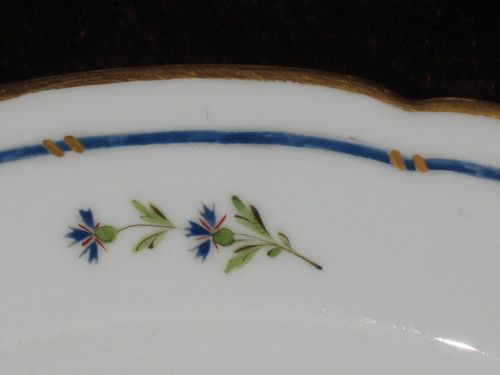 Assiette en porcelaine de Locré à décor floral époque 18ème