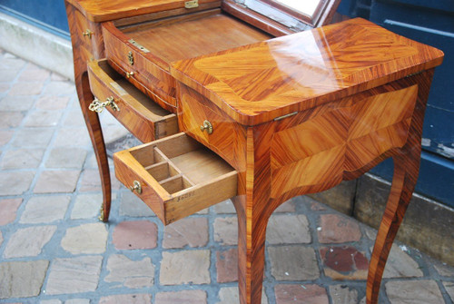 Frisiertisch aus Furnier, Louis XV, 18. Jahrhundert