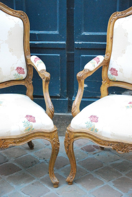 Paire De Fauteuils à Chassis époque Louis XV