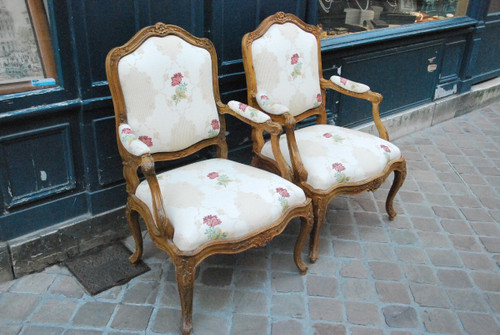 Paire De Fauteuils à Chassis époque Louis XV