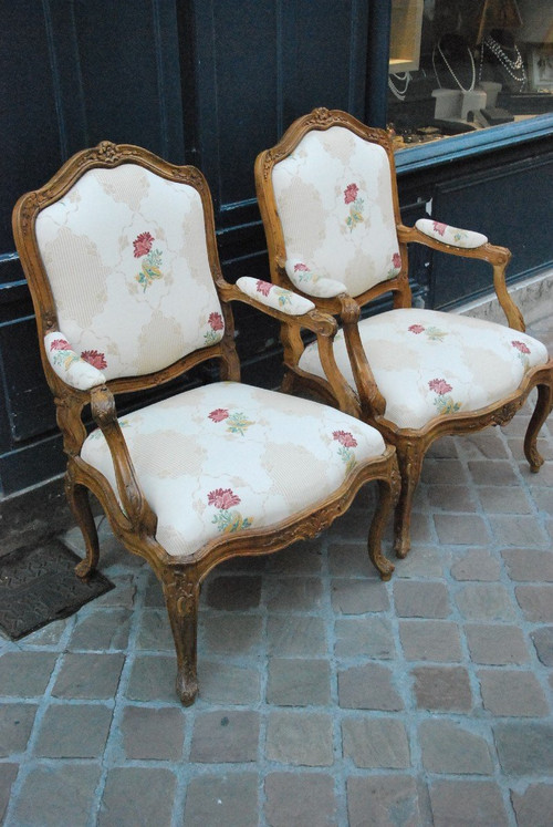 Paire De Fauteuils à Chassis époque Louis XV