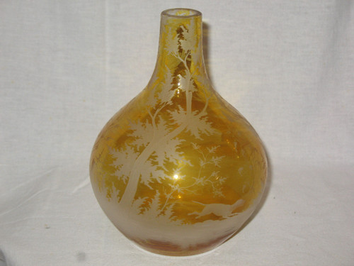 Vaso a sfera in vetro ambrato di Boemia decorato con animali e paesaggi forestali XIX secolo