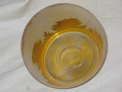 Vaso a sfera in vetro ambrato di Boemia decorato con animali e paesaggi forestali XIX secolo