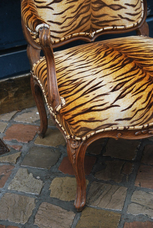 Large Fauteuil à Dossier Plat époque Louis XV   XVIIIe siècle