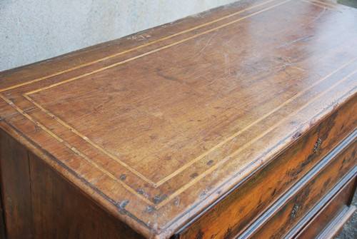Commode En Noyer Fin XVII  Avec Scènes Paysagées