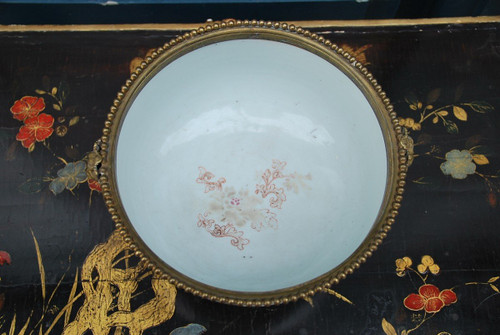 Cache Pot In Chinese Porcelain And Louis XIV Style Bronze Mount