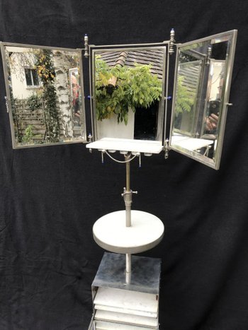 Miroir cabinetou coiffeuse pour maquiller une actrice de cinema  XX