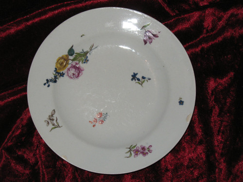 Pair of Saxony porcelain plates with floral decoration, 18th century
