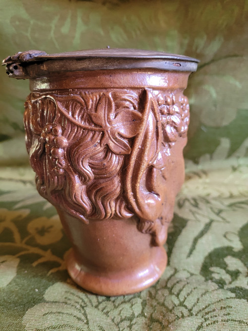 Pot à tabac à tête de faune en grés époque Napoleon III