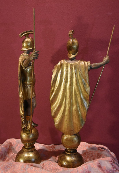 Coppia di soldati romani in legno dorato, Roma XVIII secolo