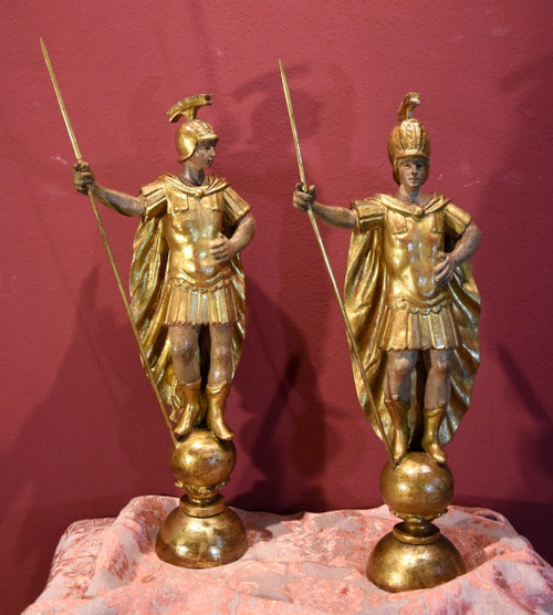 Coppia di soldati romani in legno dorato, Roma XVIII secolo
