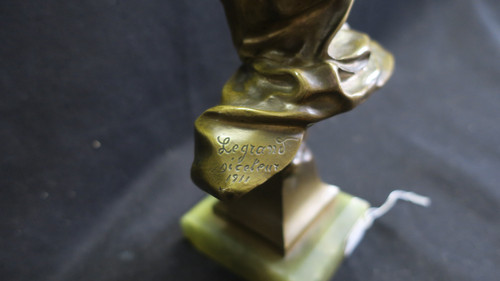 Bronze bust, return from a ball