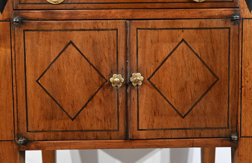 Petit Meuble de Salon en Noyer, style Transition Louis XVI/Directoire – 1ère Partie XIXe
