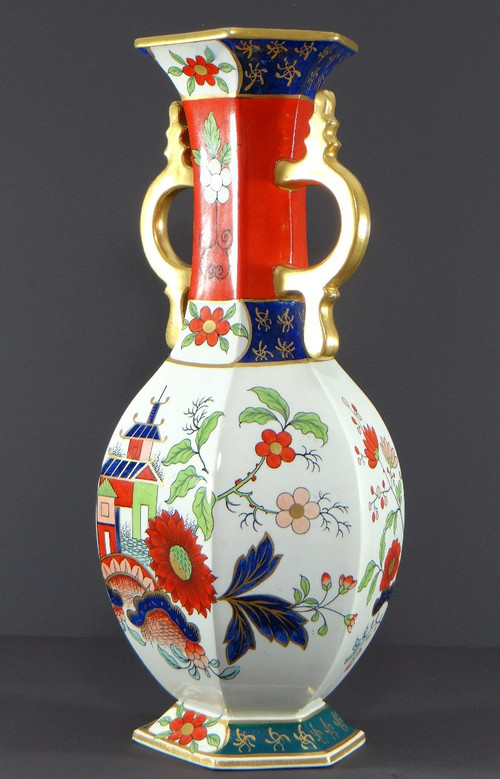 Manifattura Creil Et Montereau, anni '20, Vaso in fine terracotta con decori di ispirazione giapponese.