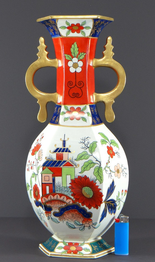 Manifattura Creil Et Montereau, anni '20, Vaso in fine terracotta con decori di ispirazione giapponese.