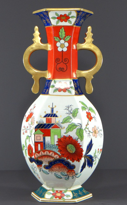 Manifattura Creil Et Montereau, anni '20, Vaso in fine terracotta con decori di ispirazione giapponese.