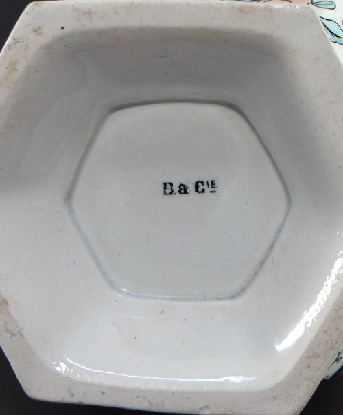 Manifattura Creil Et Montereau, anni '20, Vaso in fine terracotta con decori di ispirazione giapponese.