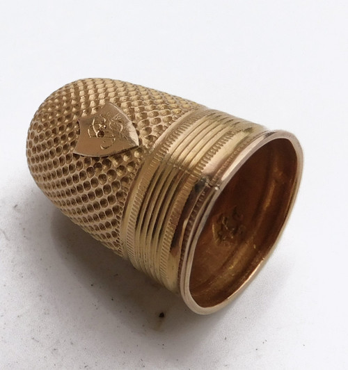 Kit da cucito in oro di inizio '800 con decori antichi