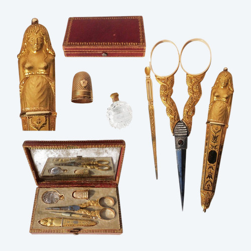 Kit da cucito in oro di inizio '800 con decori antichi