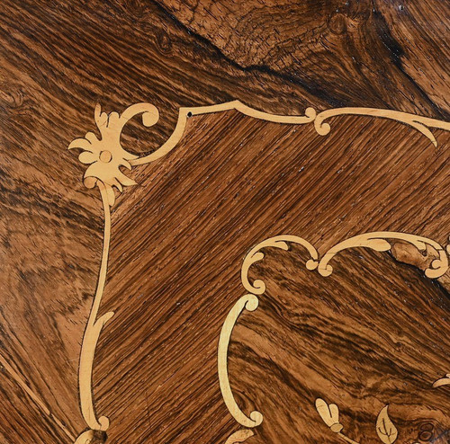 Petite Table en Marqueterie, goût Louis XVI – Fin XIXe