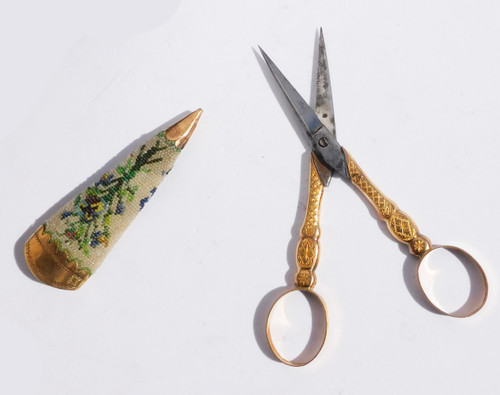 Etui Nécessaire de couture Ciseaux ancien OR MASSIF 18K XVIIIe XIXe perles sable