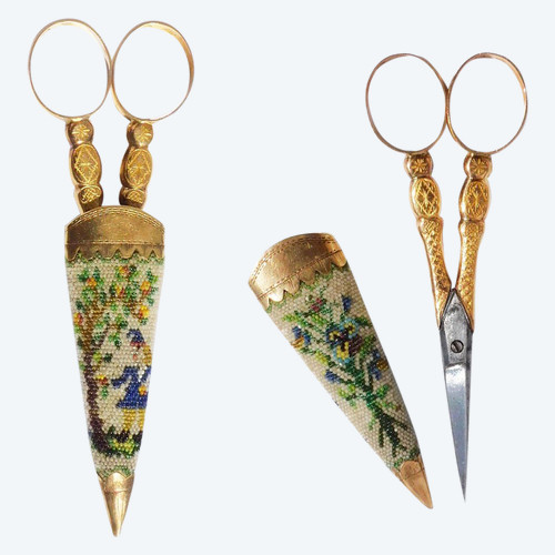 Etui Nécessaire de couture Ciseaux ancien OR MASSIF 18K XVIIIe XIXe perles sable