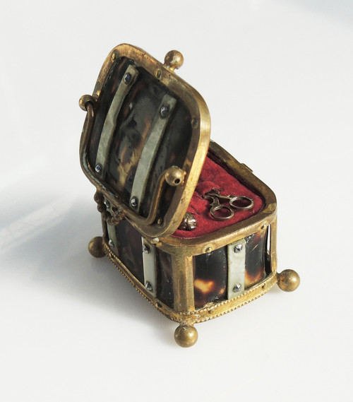 Miniature sewing set antique box 19th century