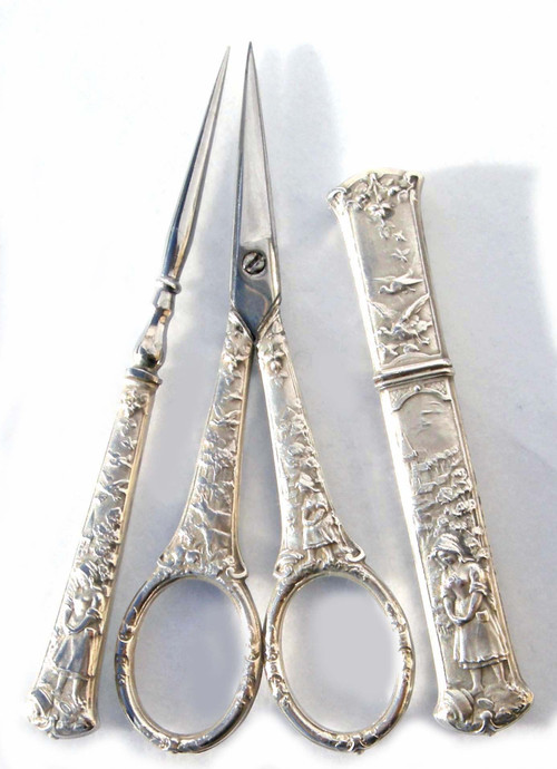 Set da cucito in argento Art Nouveau "La laitière et le pot au lait" (La lattaia e il bricco del latte) fine XIX secolo
