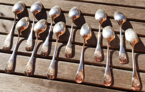 12 cucchiaini da caffè in argento massiccio modello "baguette" con medaglione e figure minerve orafe Veuve Théodore succ. Ravinet d'Enfert