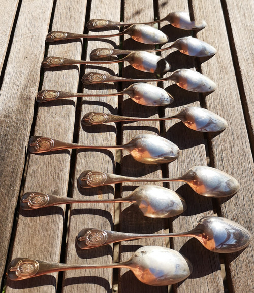 12 cucchiaini da caffè in argento massiccio modello "baguette" con medaglione e figure minerve orafe Veuve Théodore succ. Ravinet d'Enfert