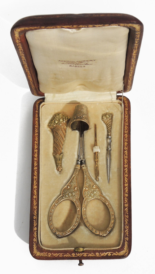 Antique sewing set VERMEIL horn of plenty case