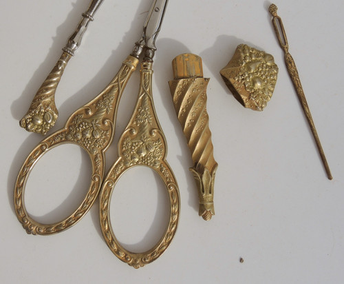 Antique sewing set VERMEIL horn of plenty case