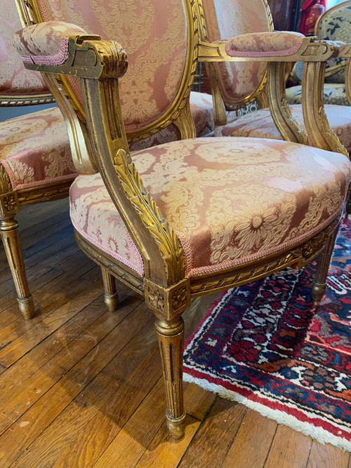 Salon en bois doré de style Louis XVI
