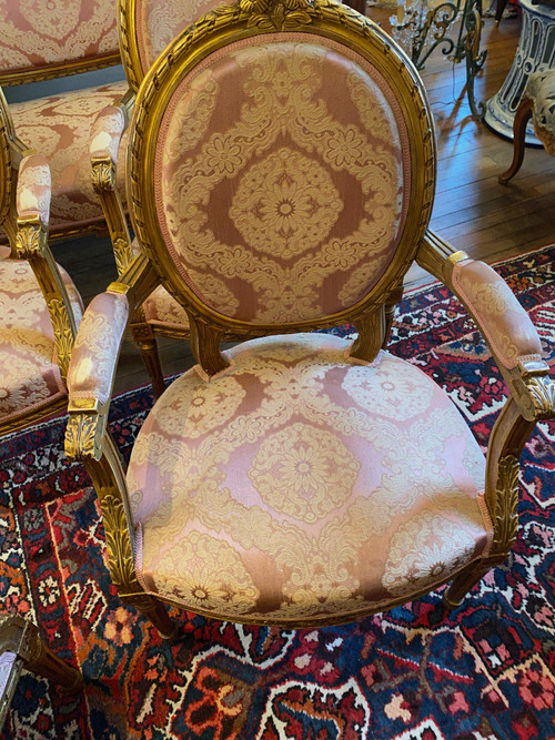 Salon en bois doré de style Louis XVI