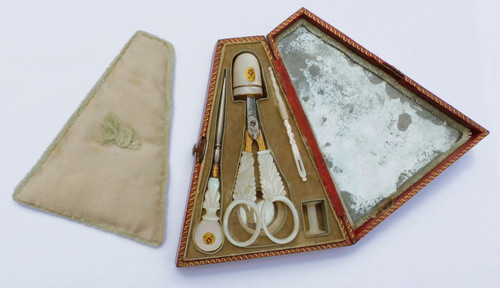 Sewing kit 19th century Scissors antique thimble NACRE PALAIS ROYAL