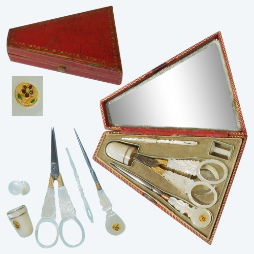 Sewing kit 19th century Scissors antique thimble NACRE PALAIS ROYAL
